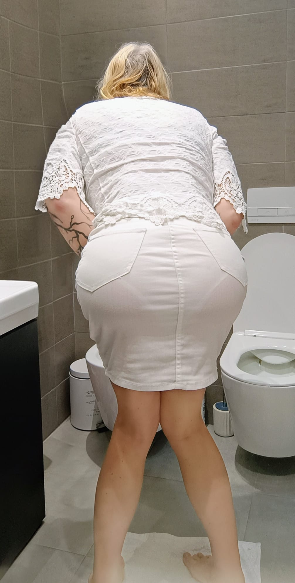 Fancy Buying me a Cheeky Beer? Get 3 Cheeky Pics to Download for your kindness 😘